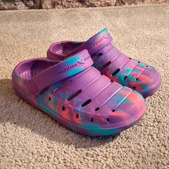 Girl Crocs, s: 9c - Picture 1 of 11